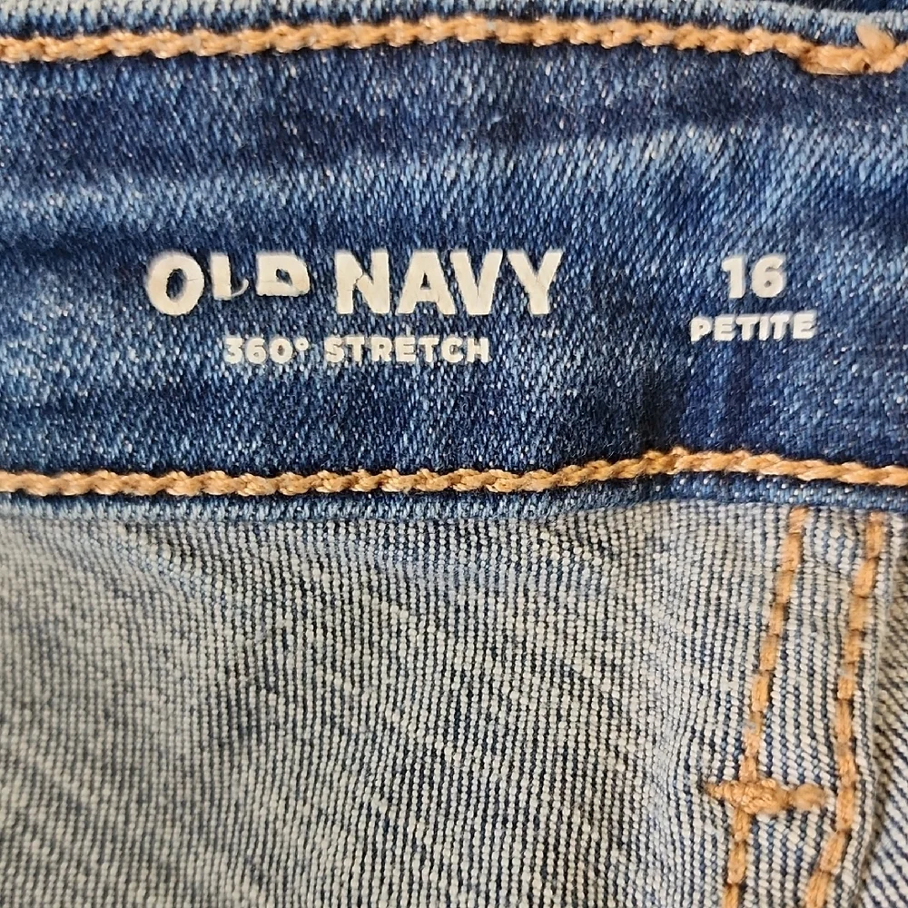 Old Navy Distressed Cropped Jeans in Dark Blue - Picture 11 of 13